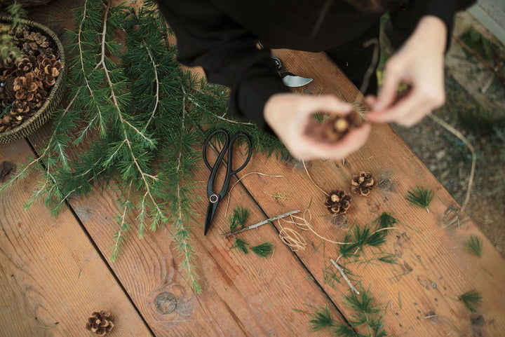 How to Make a Wild Foraged Winter Wreath