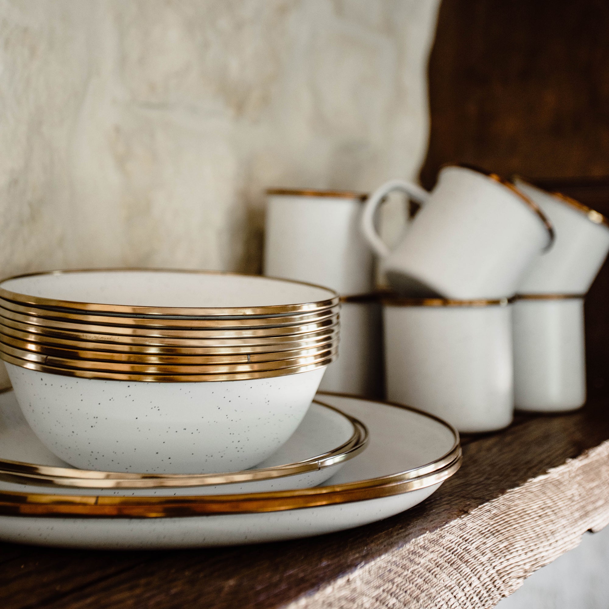 BAREBONES エナメル食器 4枚 Enamelware Dining Collection - Eggshell Enamelware Dishes